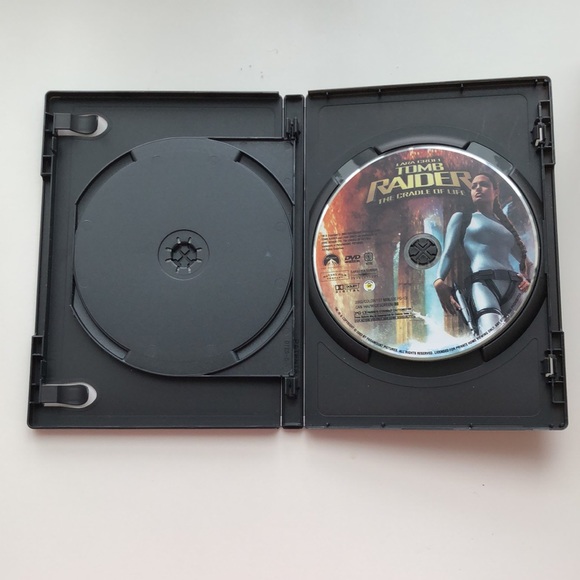 4/$20 Tomb Raider Lara Croft DVD Double feature - Picture 4 of 4